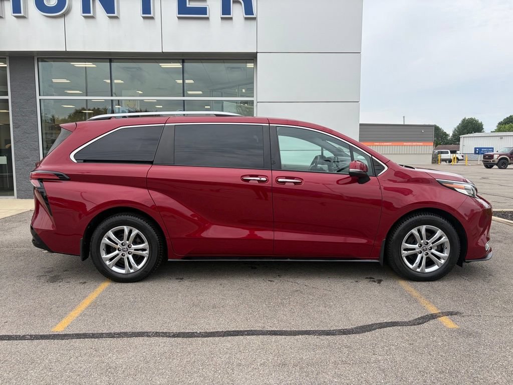 Used 2022 Toyota Sienna Platinum AWD/4WD image 38