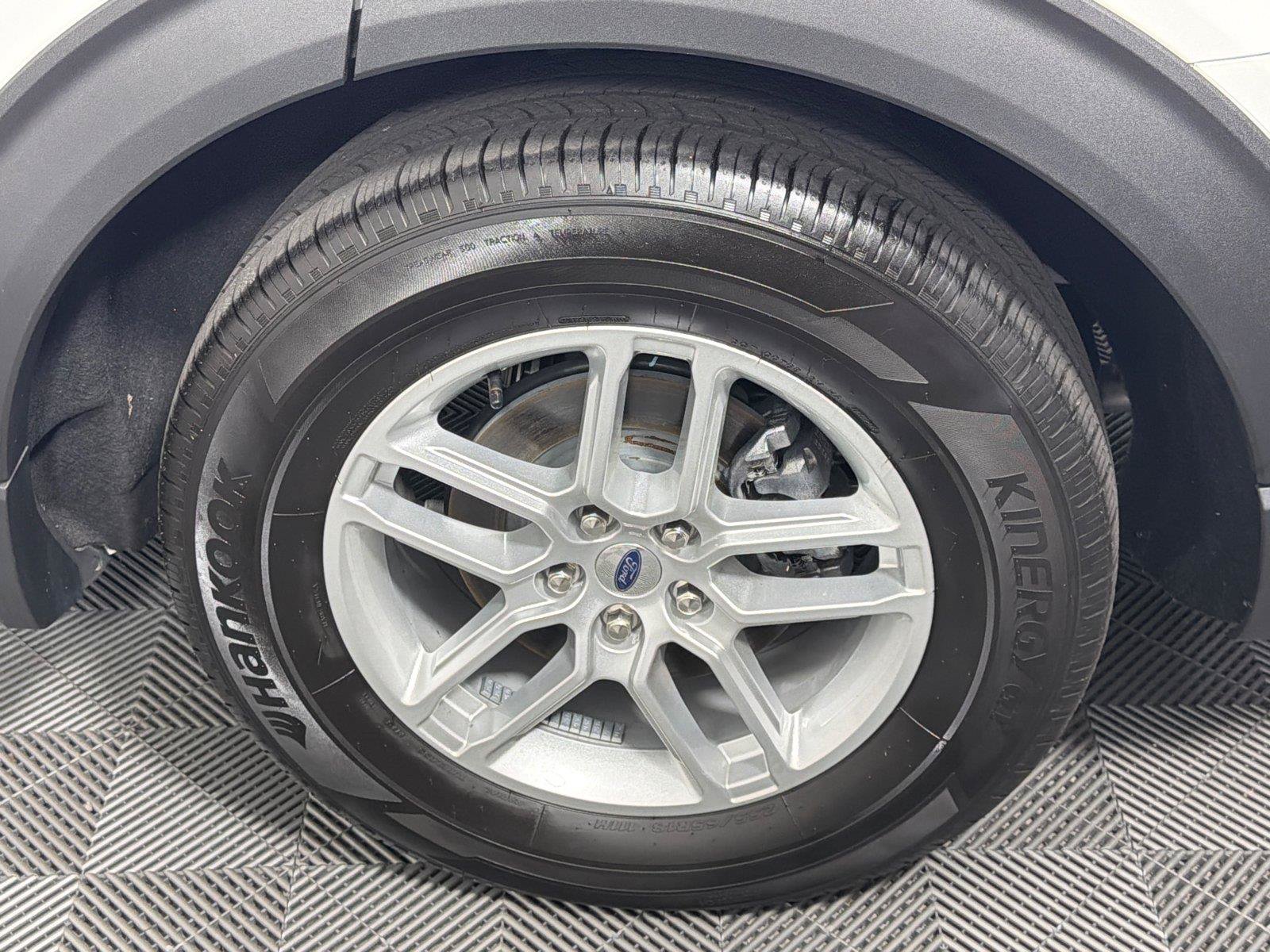 Used 2025 Ford Explorer Active RWD image 19