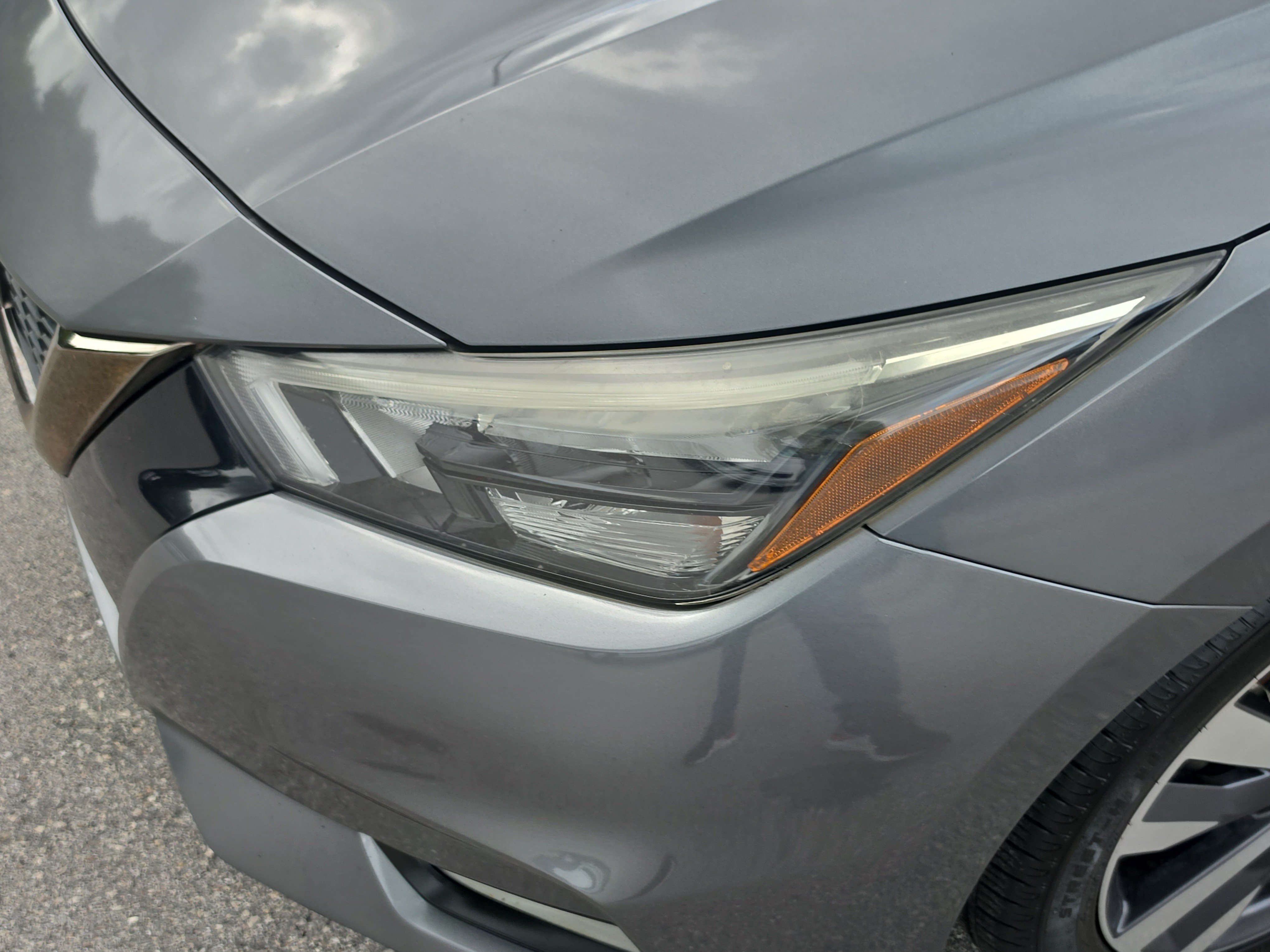 Used 2020 Nissan Versa SR FWD image 26
