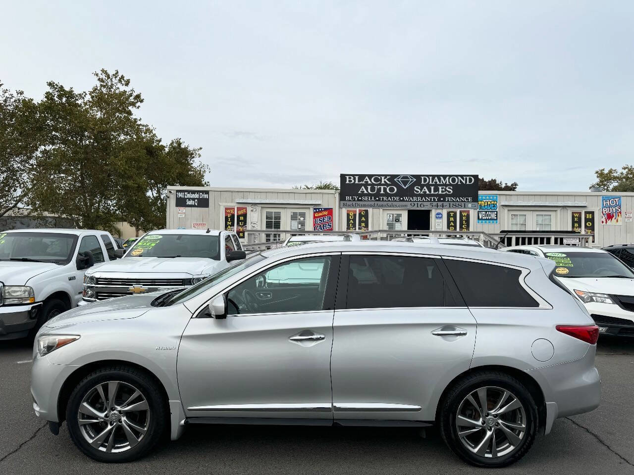 Used 2015 INFINITI QX60 AWD Hybrid w/ HEV Deluxe Touring Package image 8