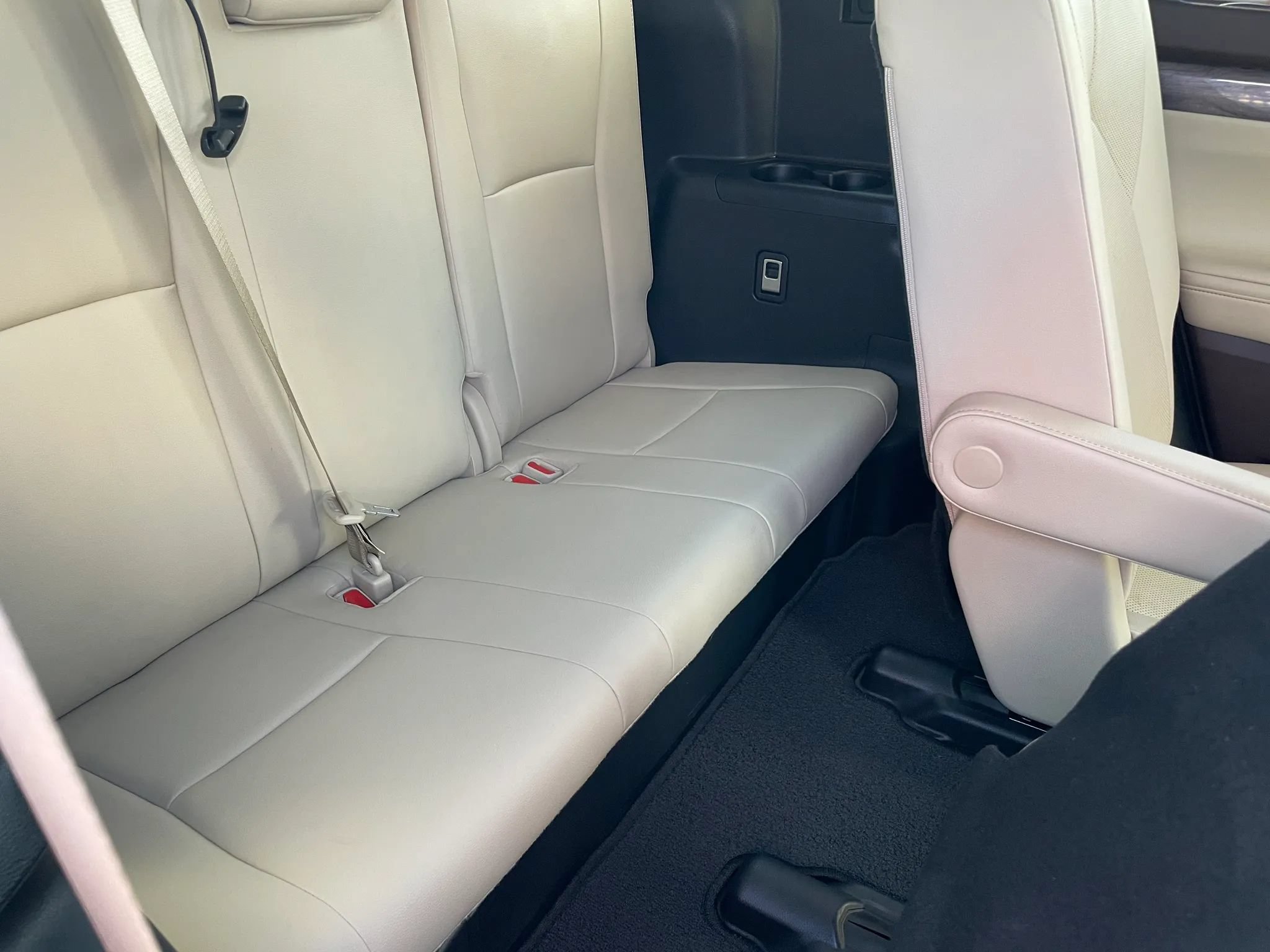 Used 2020 Toyota Highlander Limited FWD image 17