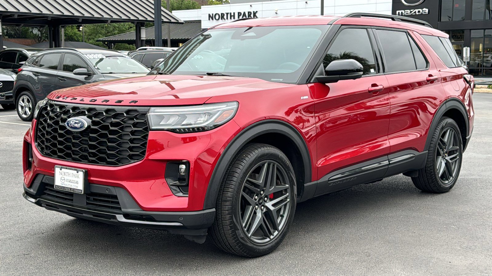 Used 2025 Ford Explorer ST-Line w/ Premium Package image 4