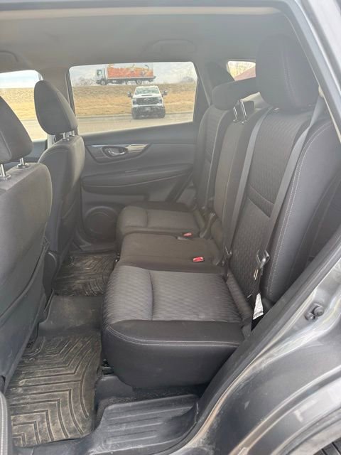 Used 2018 Nissan Rogue SV image 4