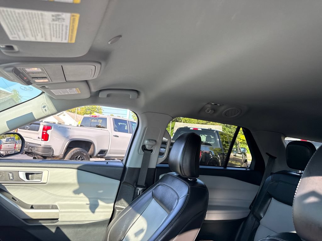 Used 2023 Ford Explorer XLT w/ Equipment Group 202A AWD/4WD image 28
