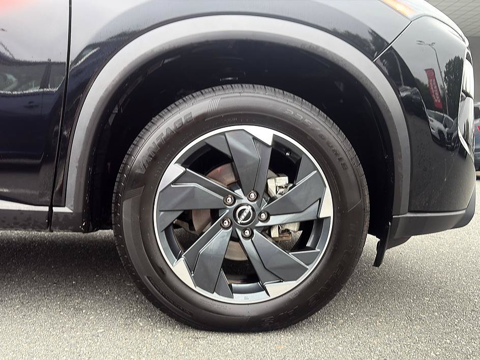 Certified 2025 Nissan Rogue SV AWD/4WD image 12