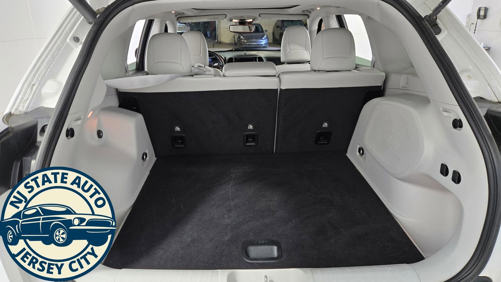 Used 2021 Jeep Cherokee Limited image 39