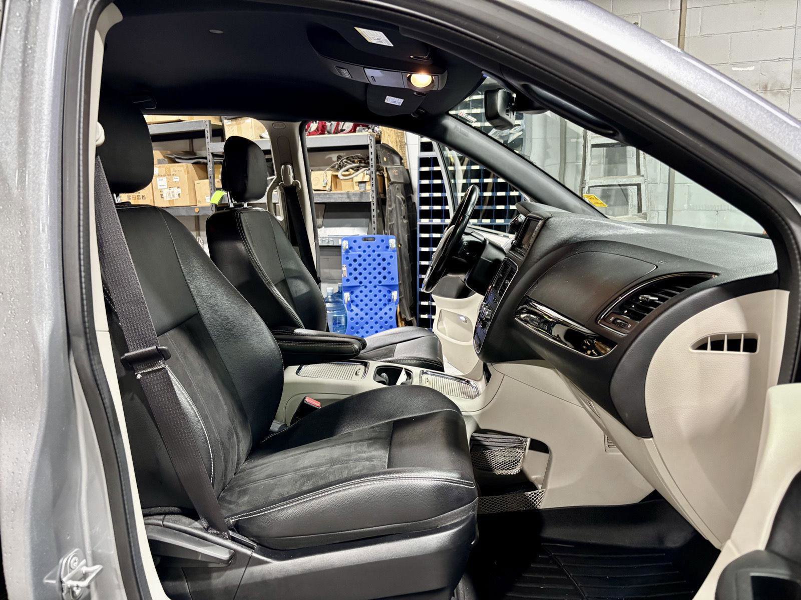 Used 2019 Dodge Grand Caravan SXT image 7