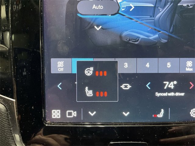 Used 2023 Volvo XC90 B5 Plus image 33