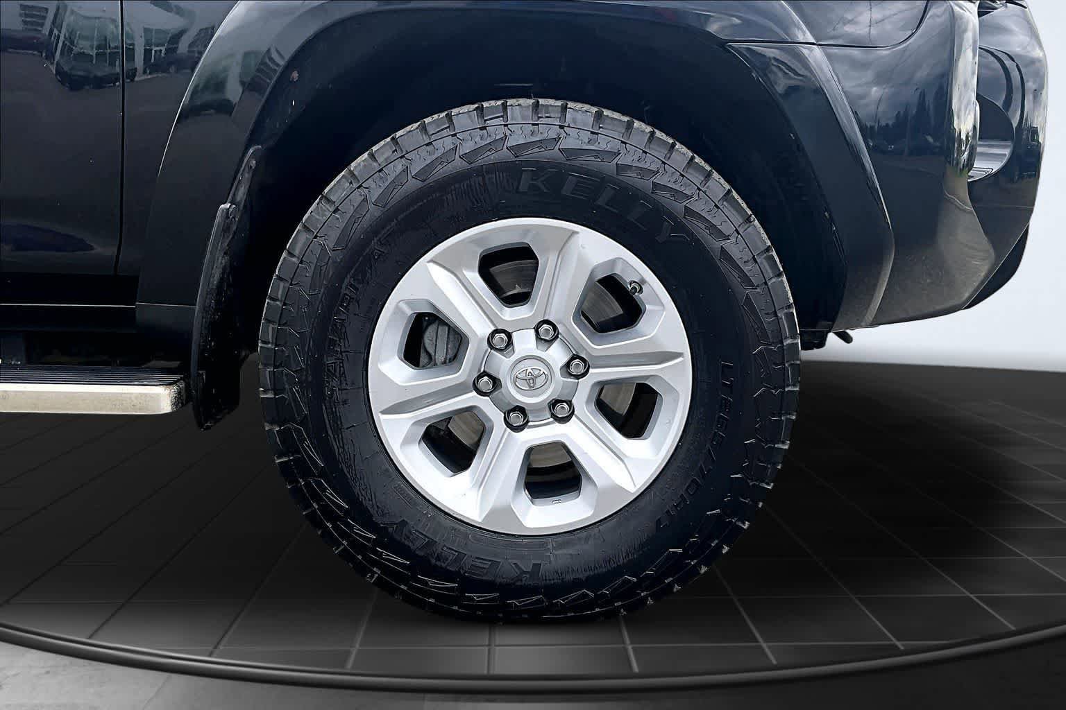 Used 2020 Toyota 4Runner SR5 image 34
