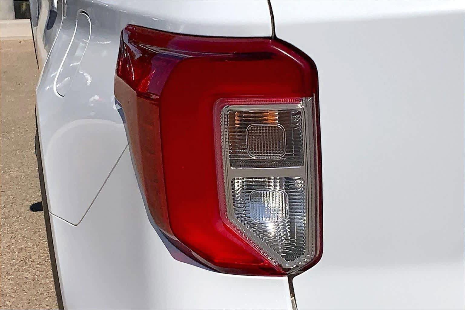 Used 2021 Ford Explorer XLT w/ Equipment Group 202A AWD/4WD image 29