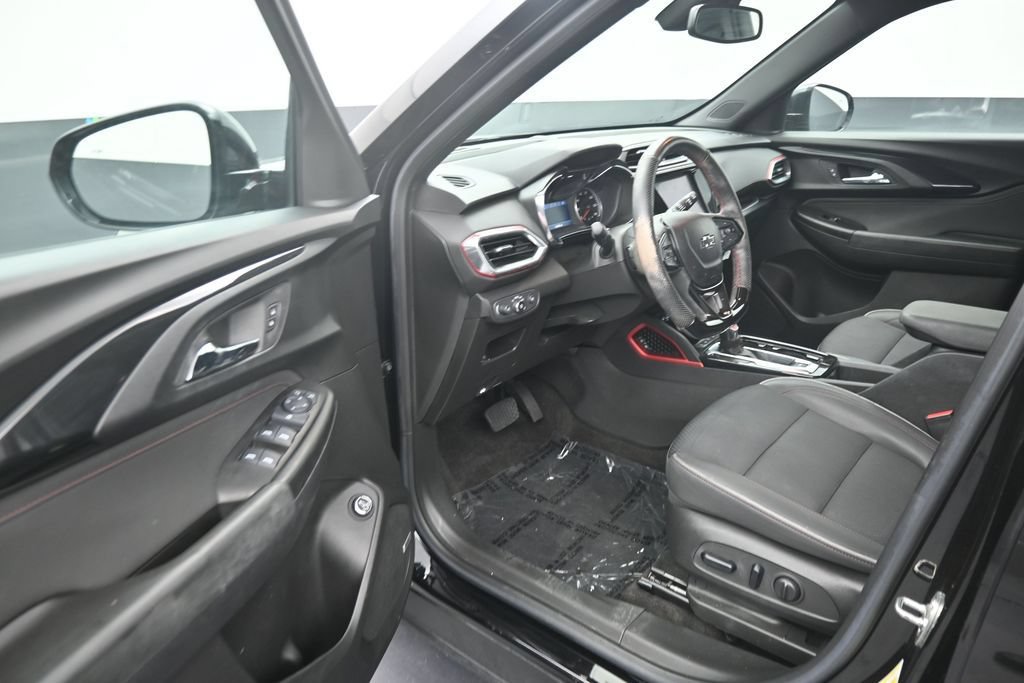 Used 2023 Chevrolet TrailBlazer RS w/ Sun and Liftgate Package FWD image 10