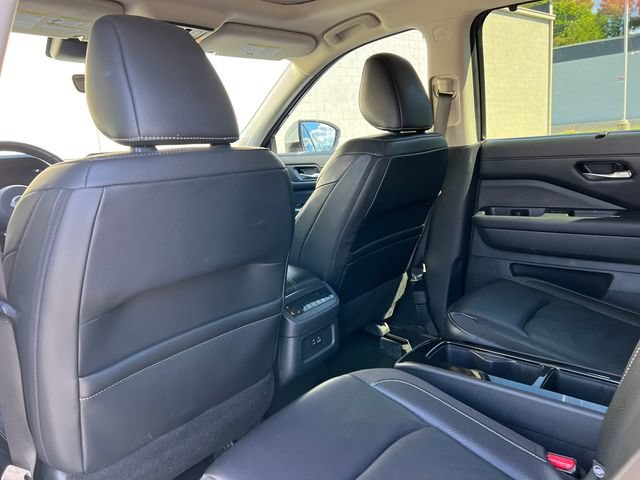 Used 2023 Nissan Pathfinder SL w/ SL Premium Package AWD/4WD image 39