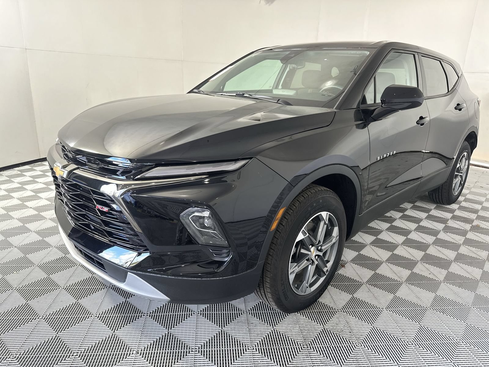 Used 2026 Chevrolet Blazer LT FWD image 4