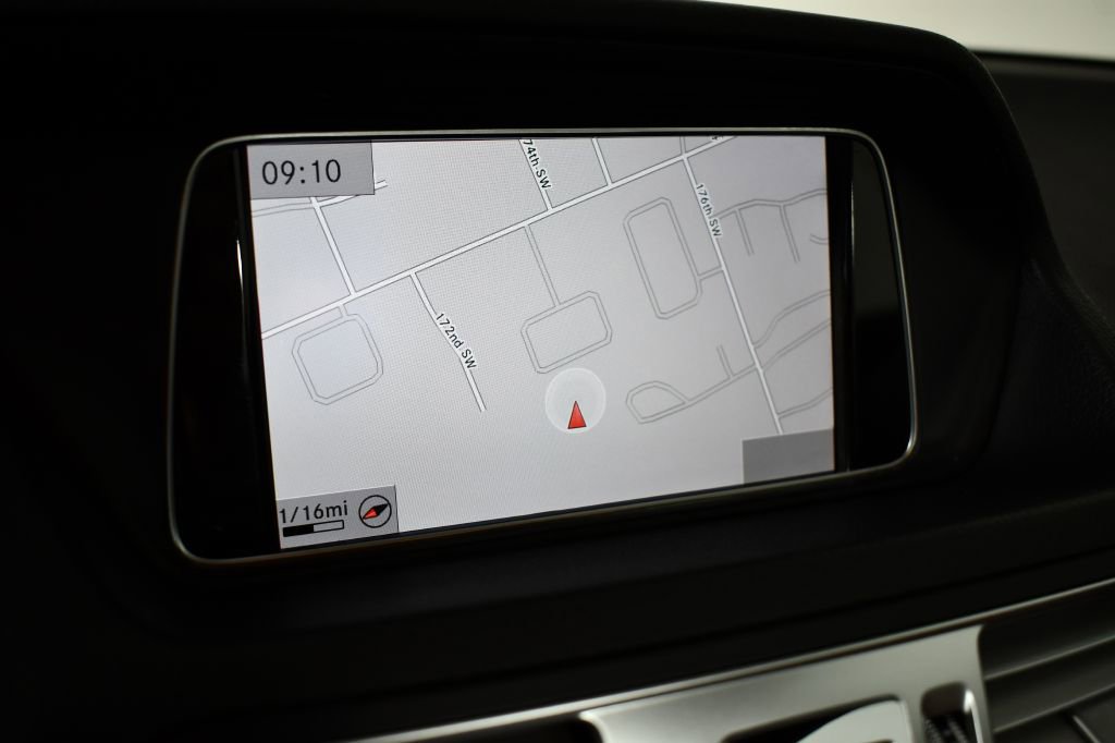 Used 2015 Mercedes-Benz E 400 4MATIC Coupe image 32