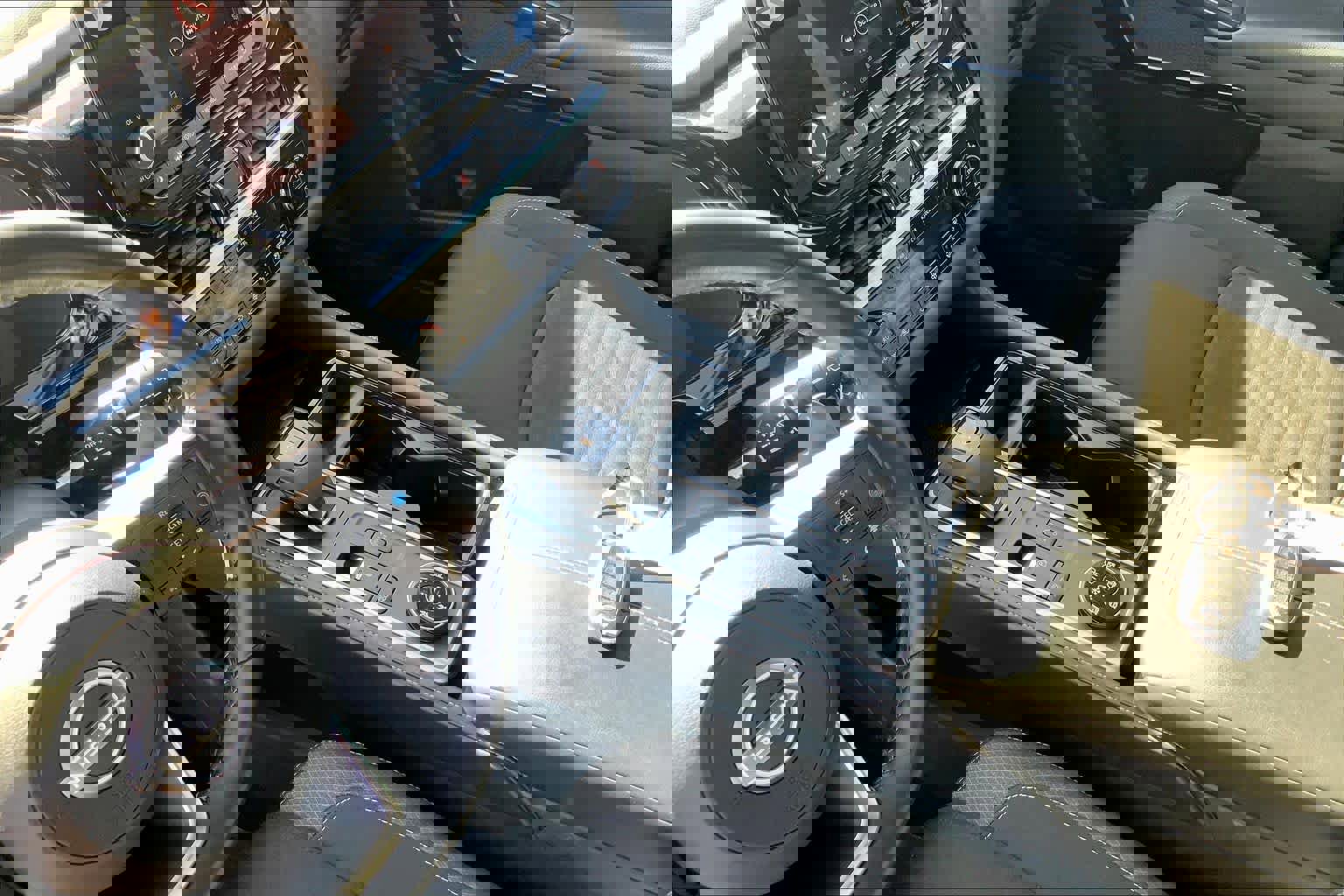 Used 2025 Nissan Pathfinder SV image 14