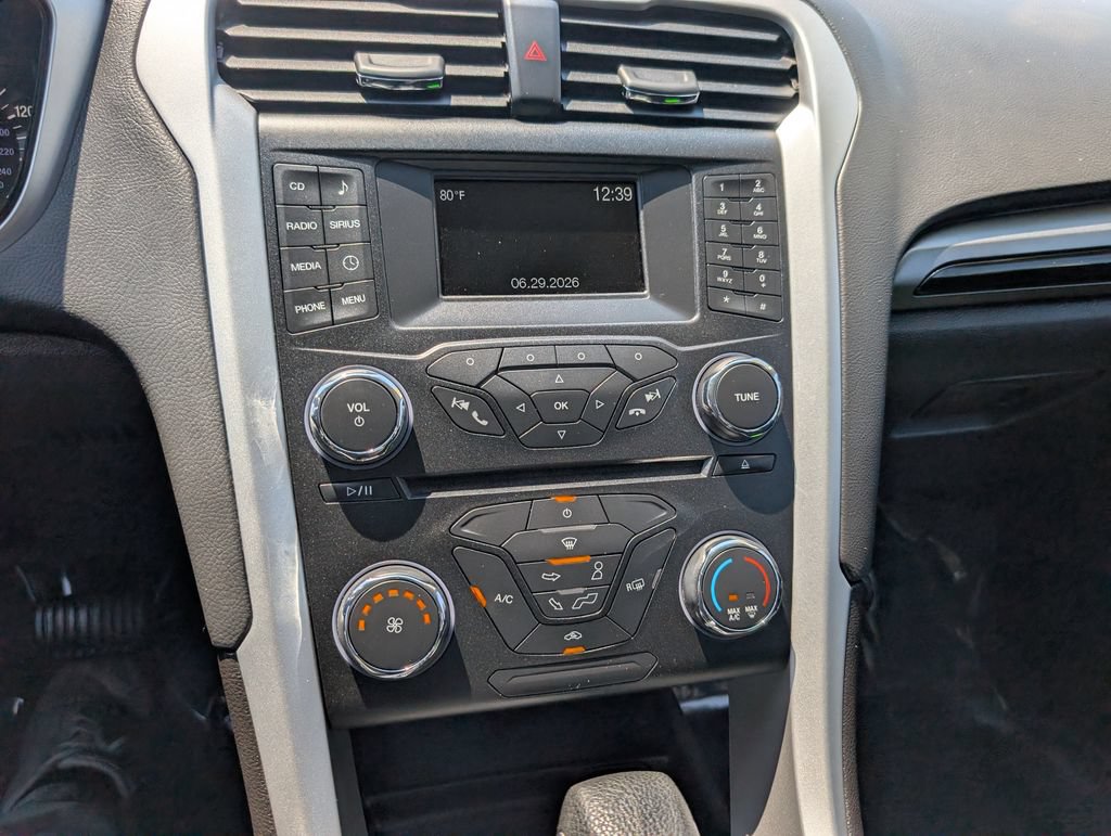 Used 2015 Ford Fusion SE w/ Equipment Group 201A FWD image 21