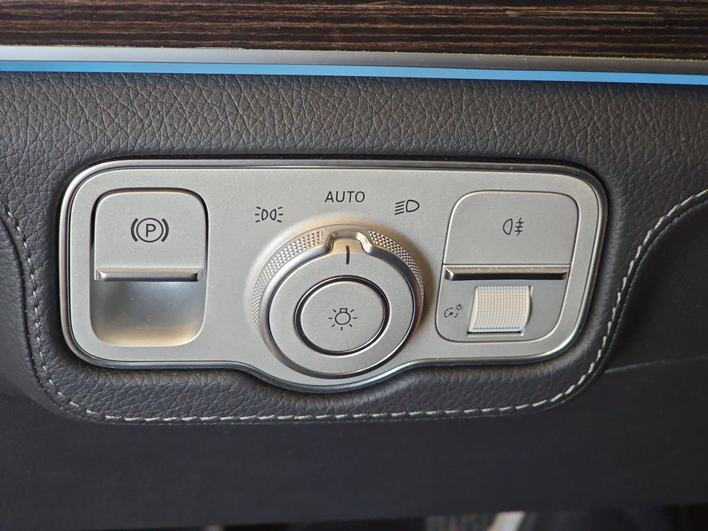 Used 2024 Mercedes-Benz GLS 450 4MATIC image 30