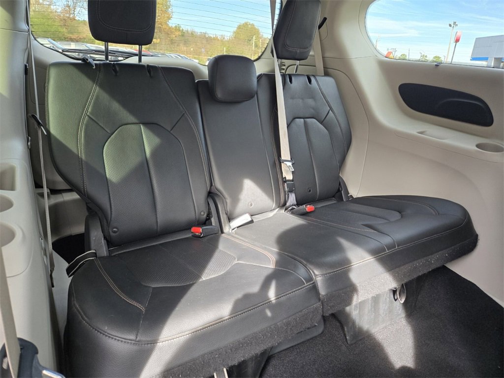 Used 2020 Chrysler Pacifica Touring-L image 23