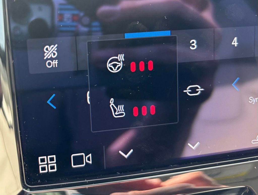 Used 2023 Volvo XC60 B5 Plus w/ Climate Package AWD/4WD image 13