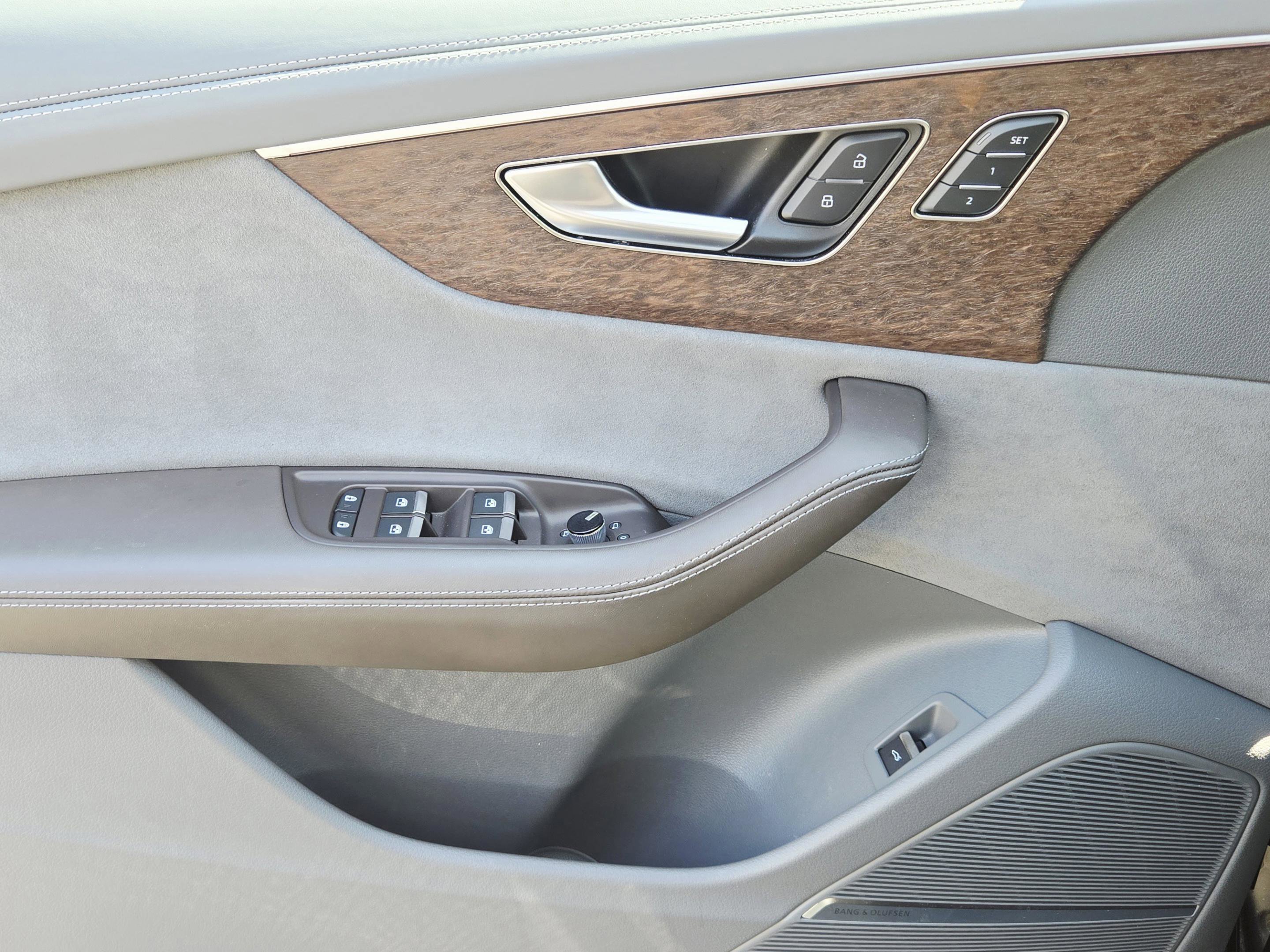 Used 2024 Audi Q8 Prestige w/ Prestige Package image 31