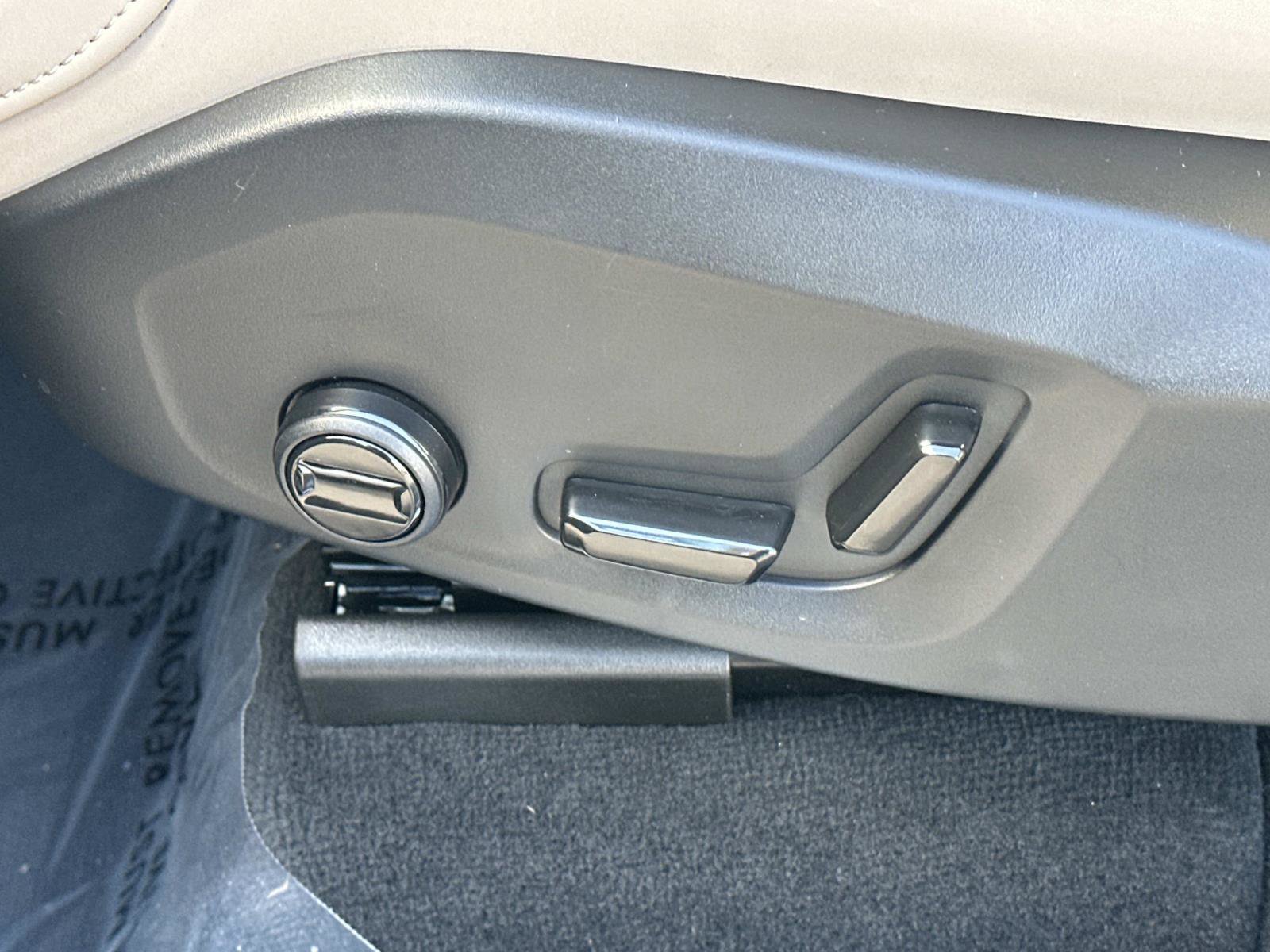 Certified 2026 Volvo XC90 B6 Core image 18