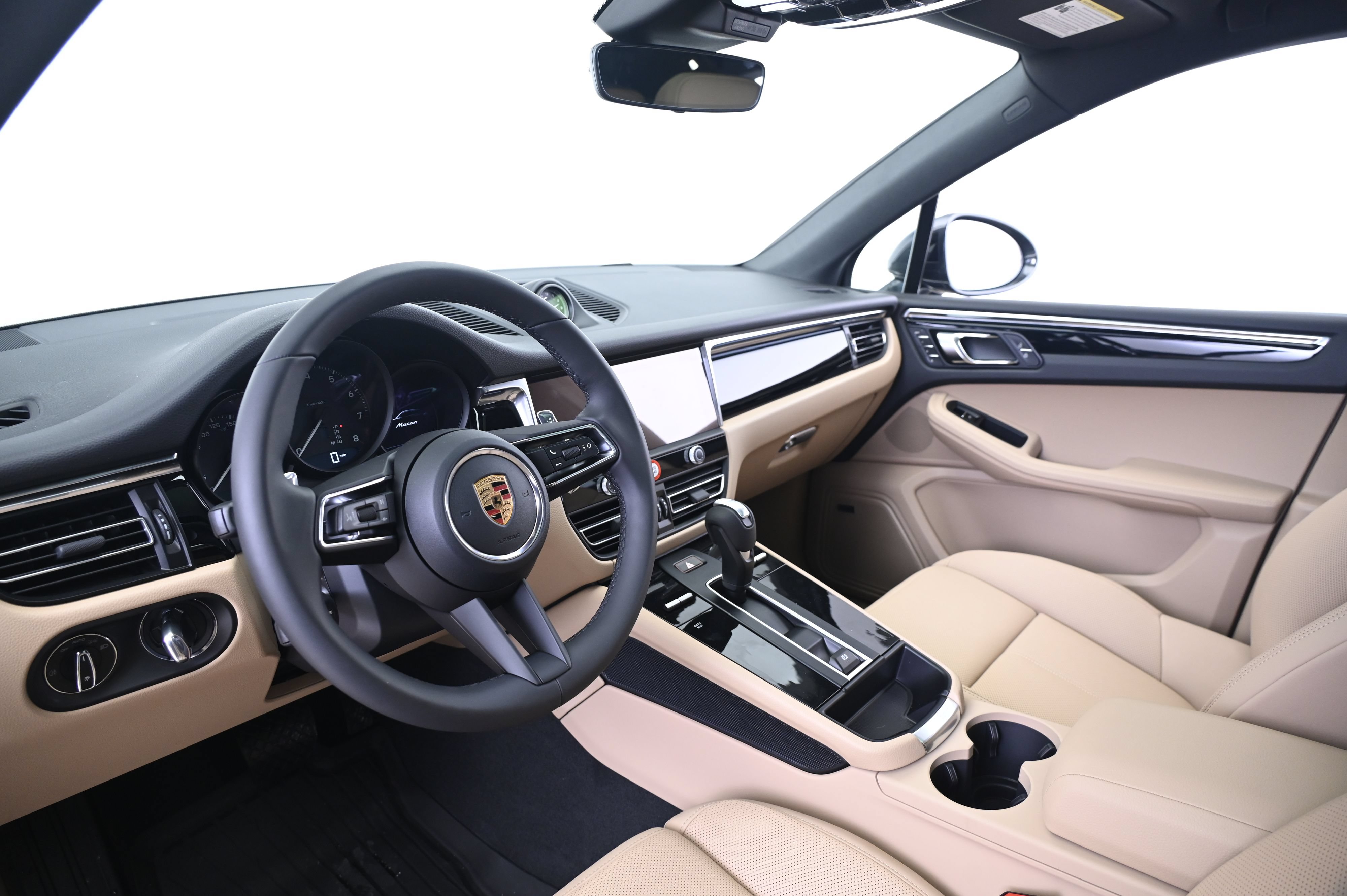 Certified 2026 Porsche Macan AWD/4WD image 4