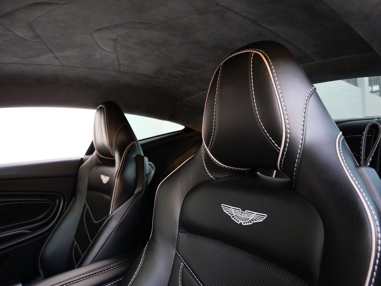 Used 2019 Aston Martin DBS Superleggera image 5