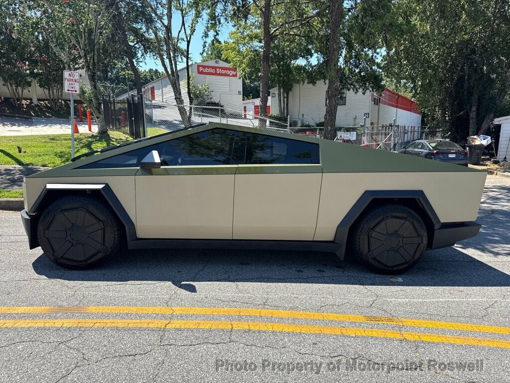 Used 2024 Tesla Cybertruck AWD Crew Cab image 3