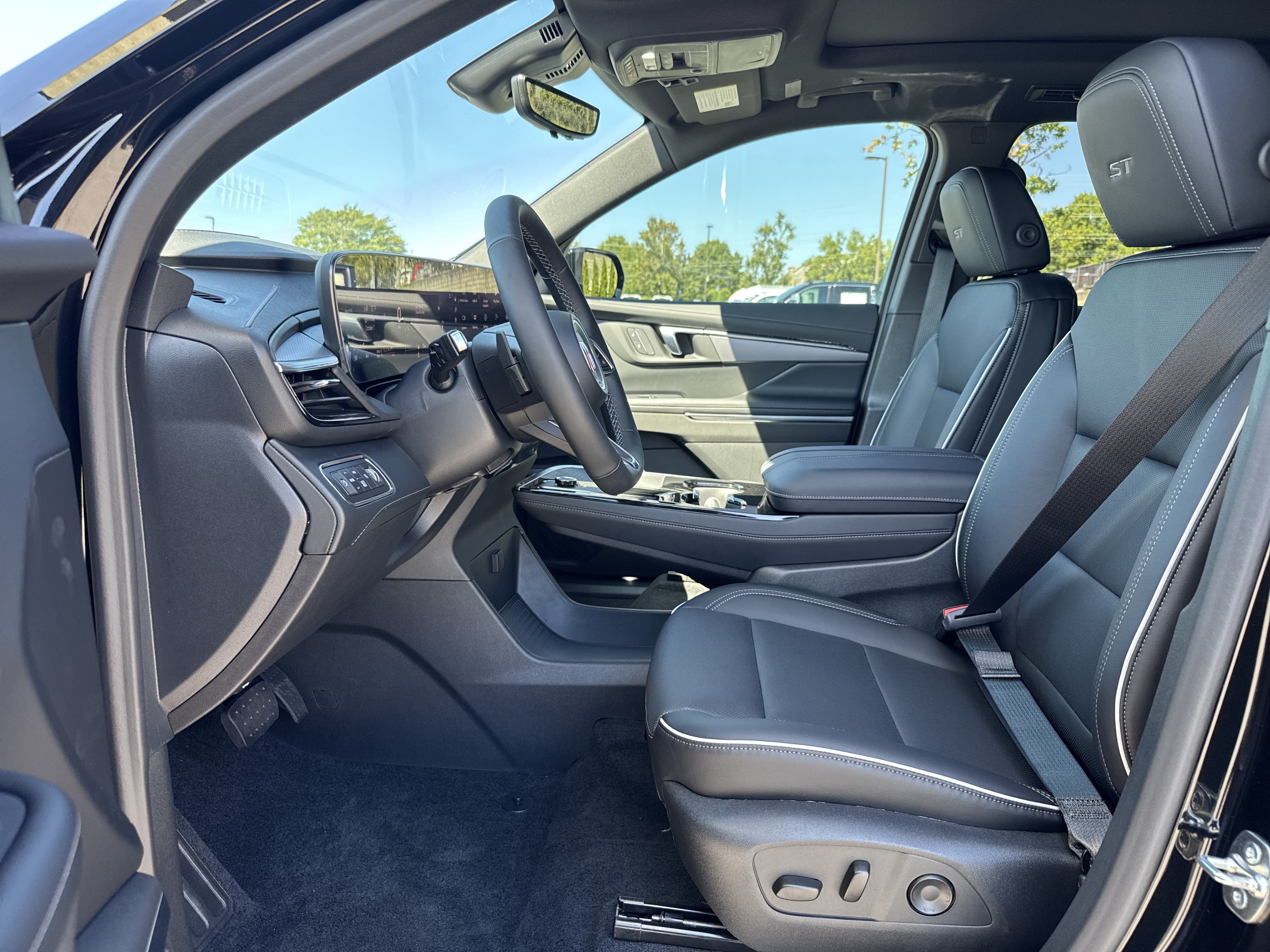 New 2027 Buick Enclave Sport Touring w/ Power Package AWD/4WD image 17