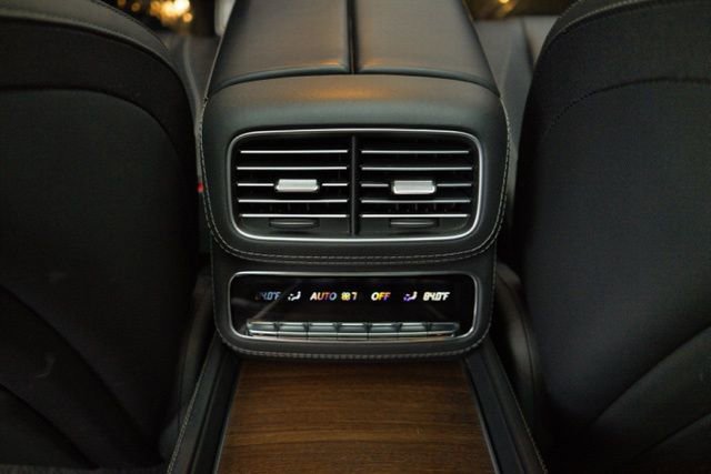 Used 2021 Mercedes-Benz Maybach GLS 600 4MATIC image 40