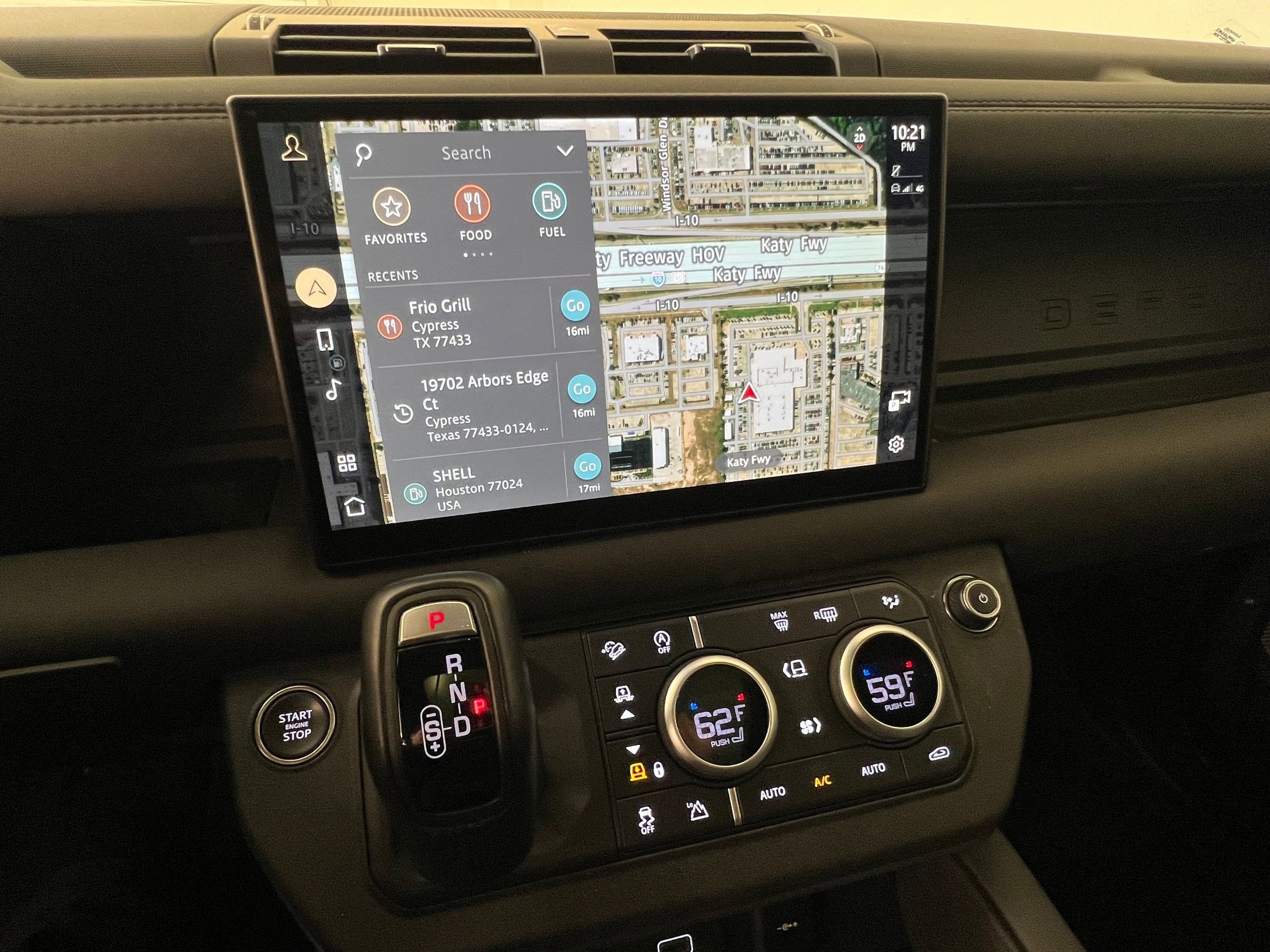 Used 2024 Land Rover Defender 130 X-Dynamic SE image 28