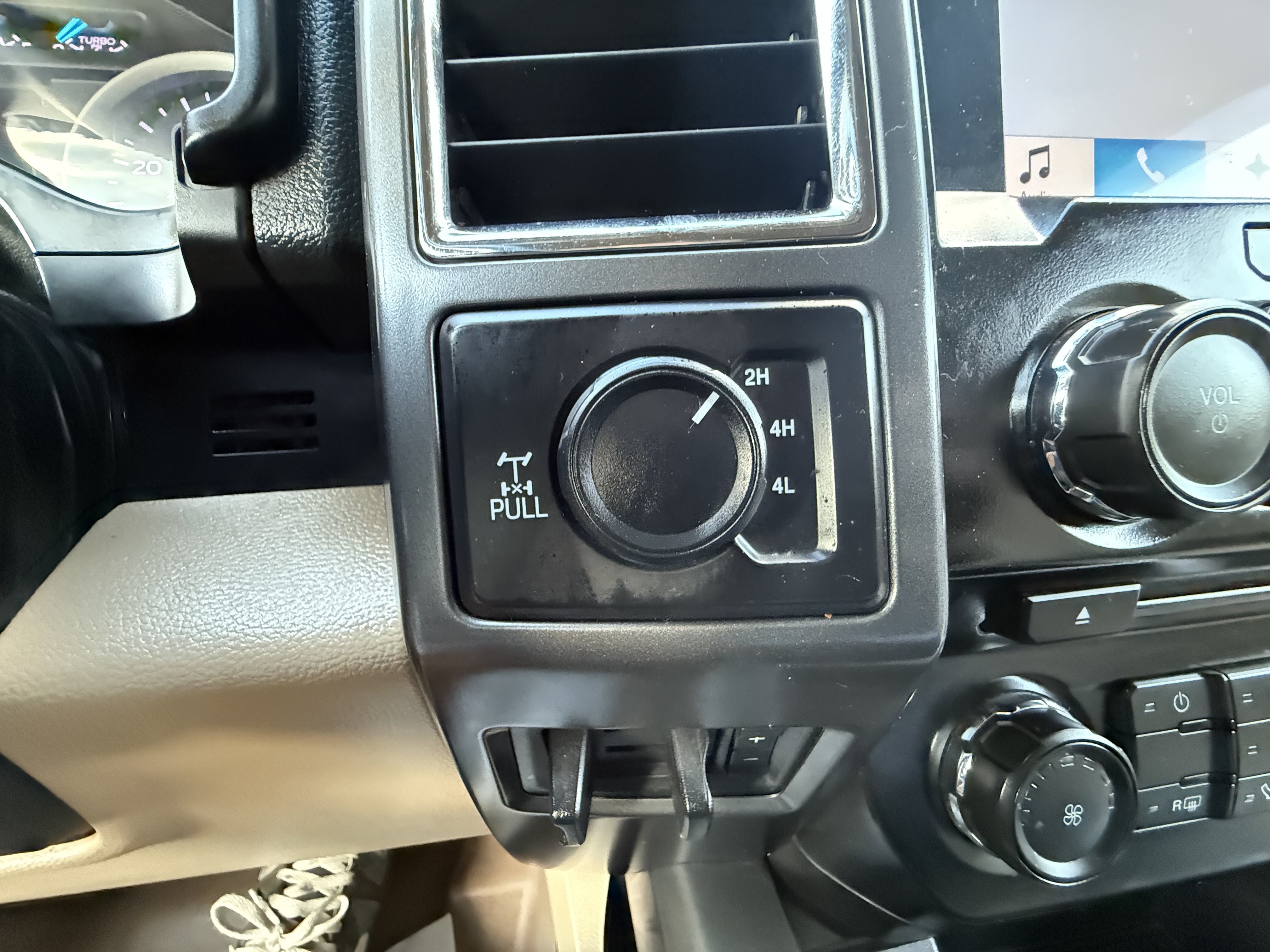 Used 2017 Ford F250 XLT w/ XLT Value Package AWD/4WD image 25