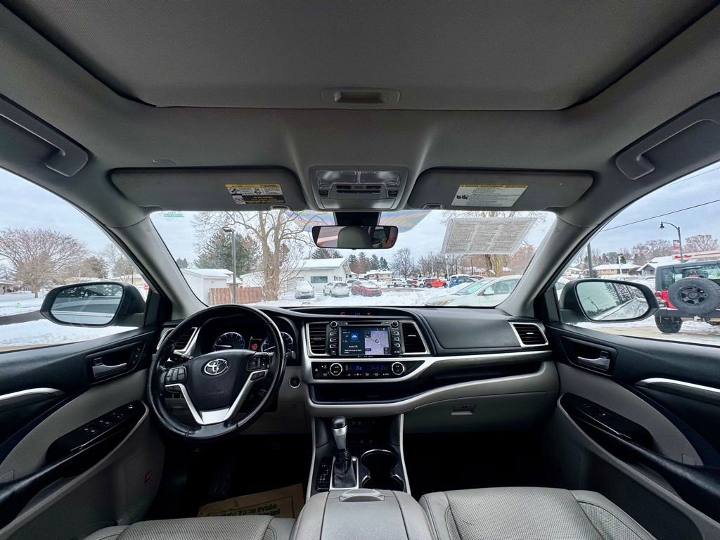 Used 2018 Toyota Highlander Limited image 18