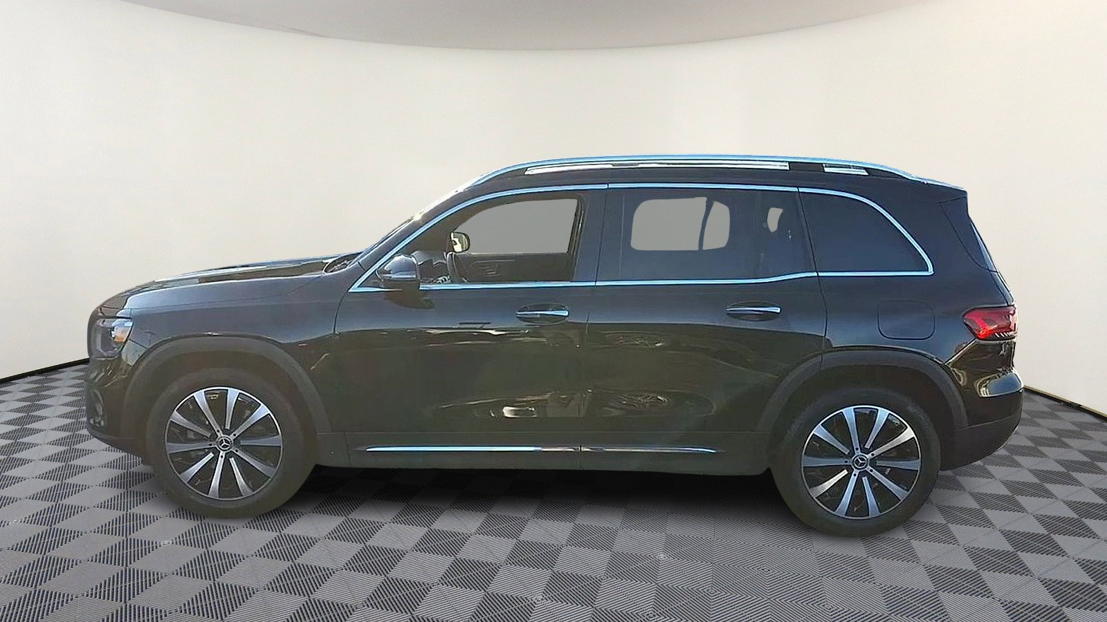 Used 2022 Mercedes-Benz GLB 250 4MATIC image 5