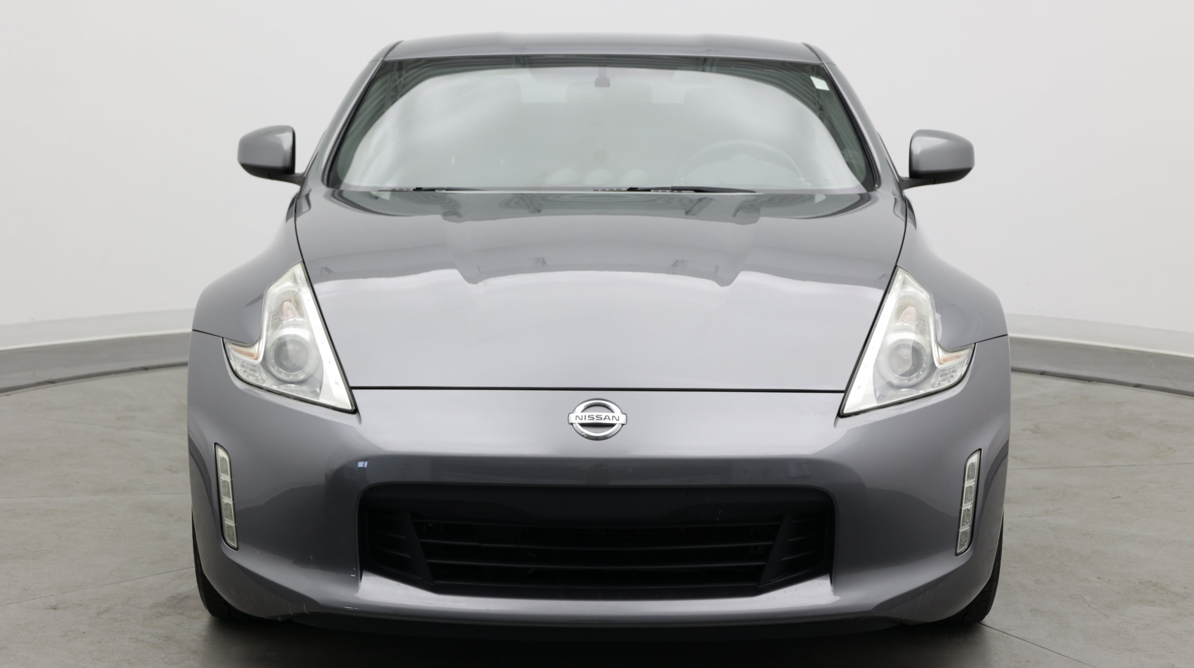 Used 2017 Nissan 370Z Coupe RWD image 2