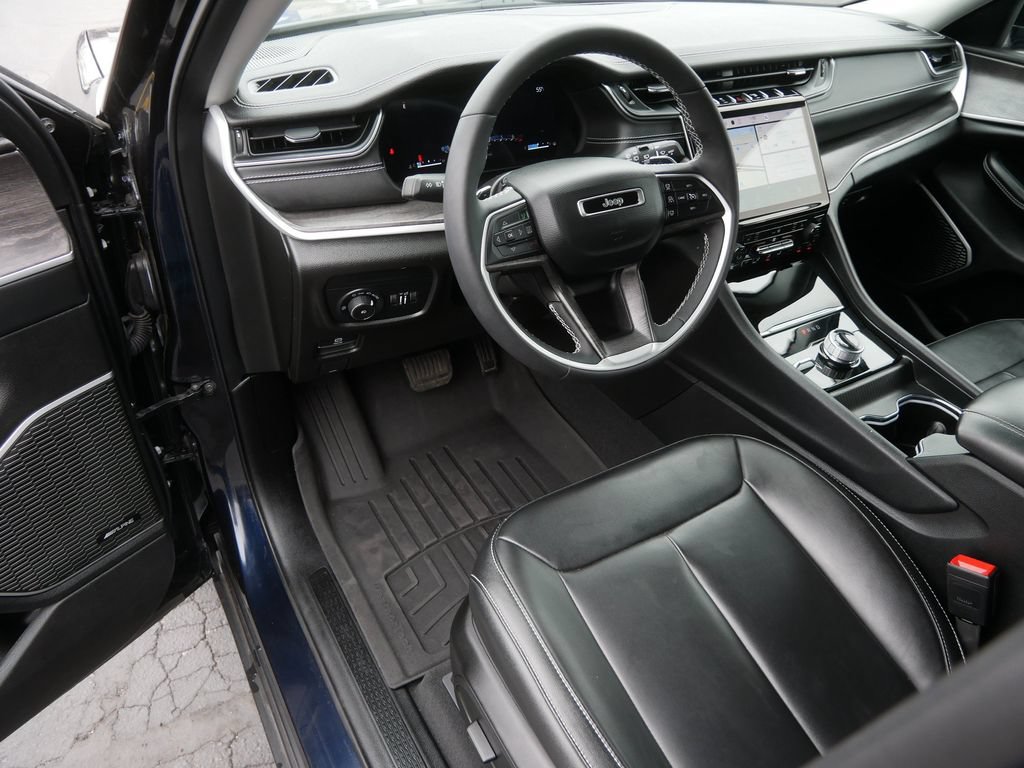 Used 2024 Jeep Grand Cherokee L Limited AWD/4WD image 15