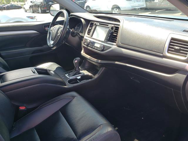 Used 2019 Toyota Highlander XLE AWD/4WD image 20