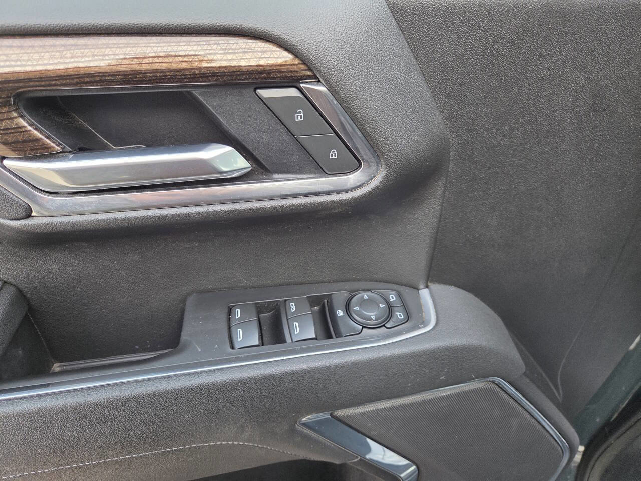 Used 2025 Chevrolet Silverado 1500 LT image 12