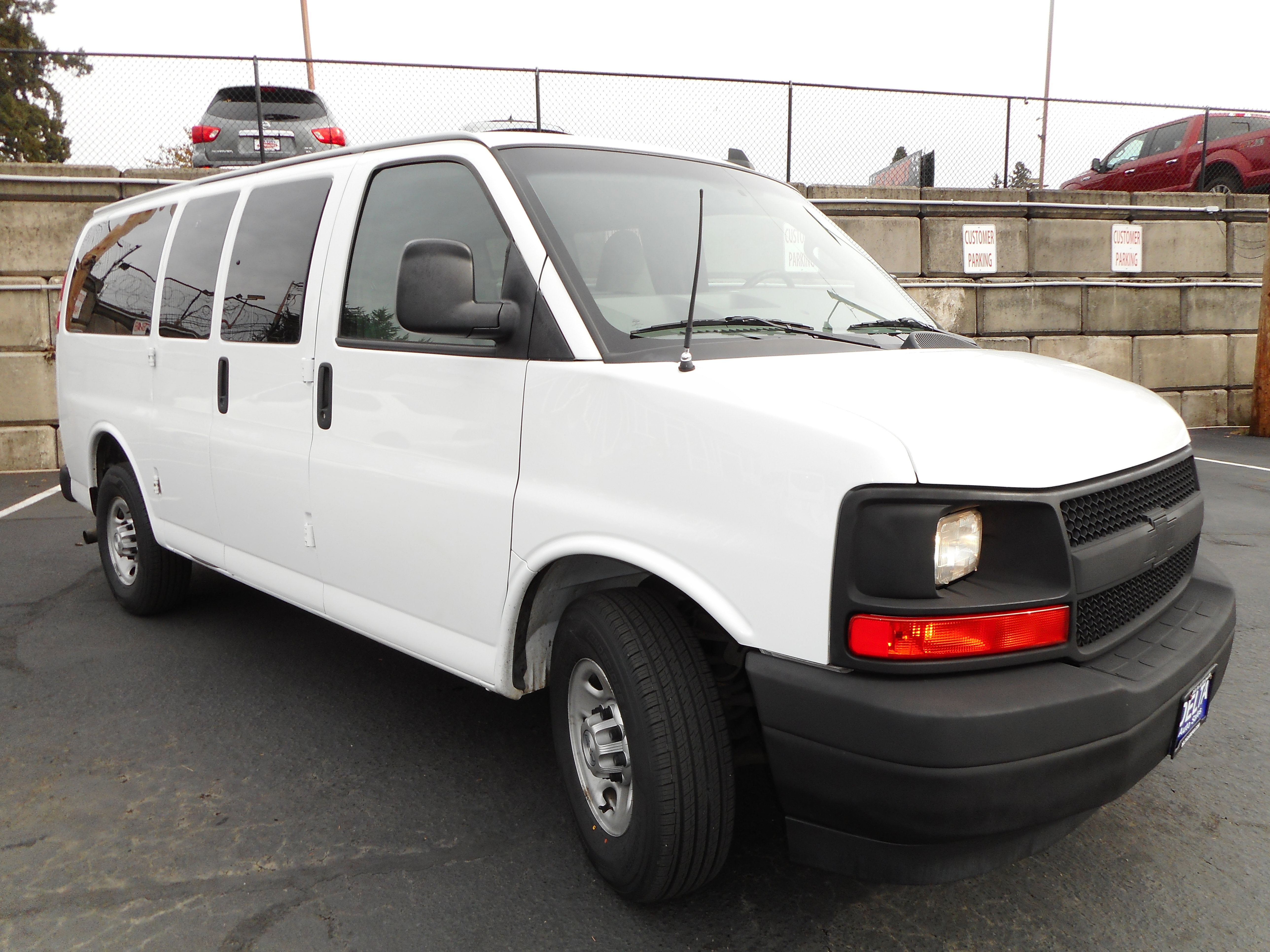Used 2017 Chevrolet Express 2500 LS RWD image 1