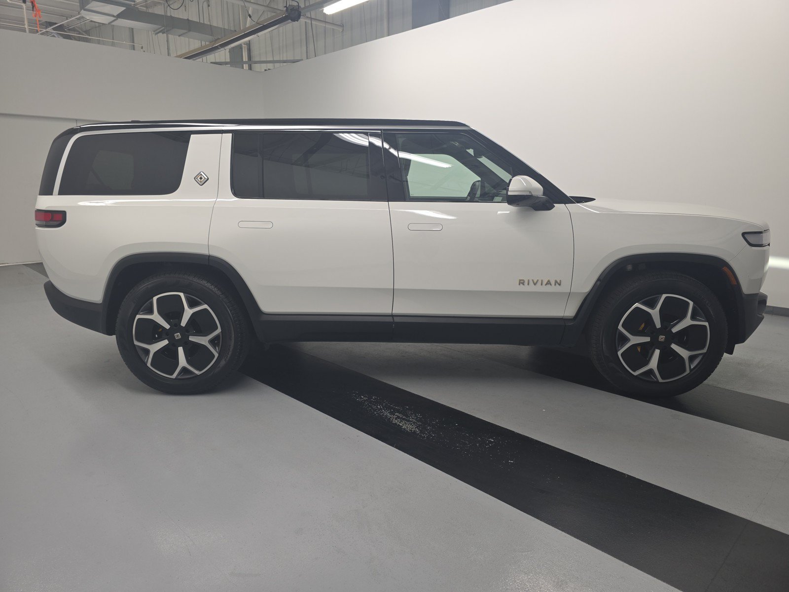 Used 2024 Rivian R1S Adventure AWD/4WD image 6