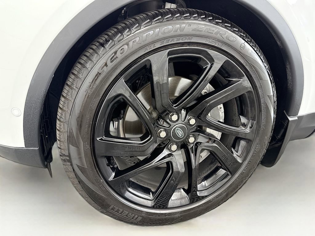 Certified 2025 Land Rover Discovery S image 29