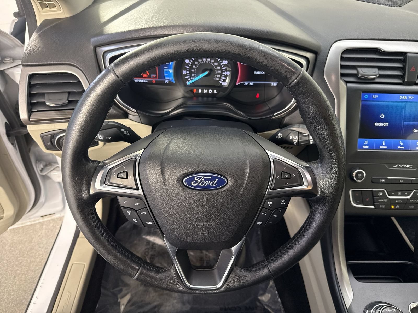 Used 2020 Ford Fusion SEL FWD image 11