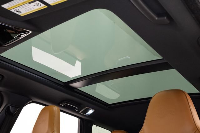 Used 2022 Land Rover Range Rover Sport SVR image 9