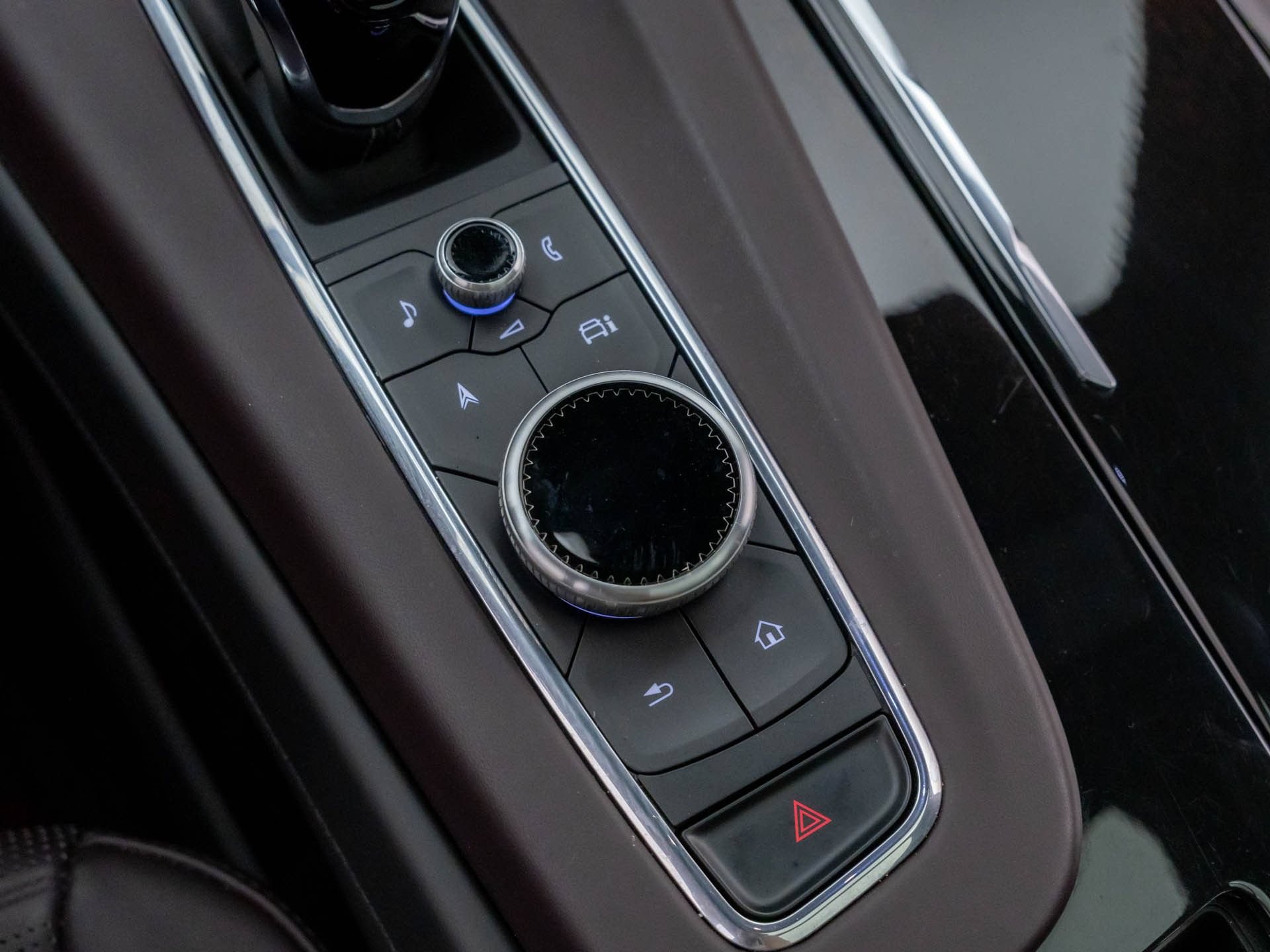 Certified 2024 Cadillac Escalade Premium Luxury Platinum w/ LPO, Floor Liner Package AWD/4WD image 27