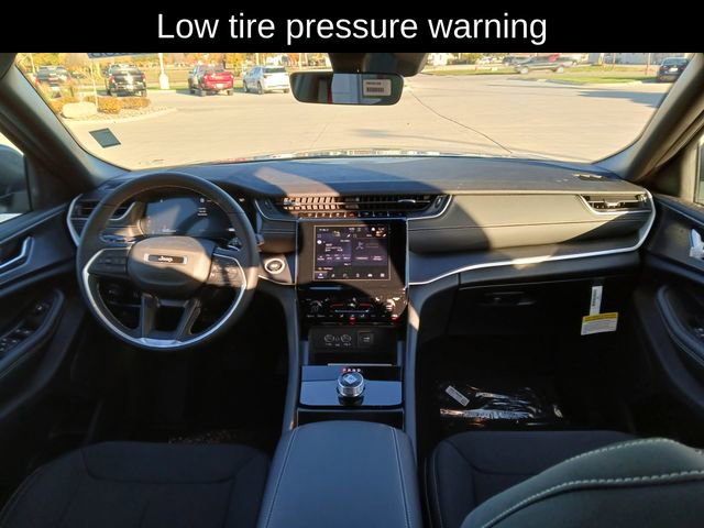 New 2025 Jeep Grand Cherokee L Laredo image 22