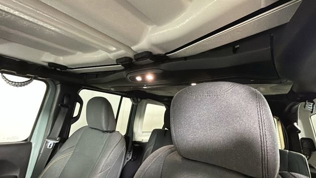 Used 2024 Jeep Wrangler Unlimited w/ Convenience Group AWD/4WD image 12