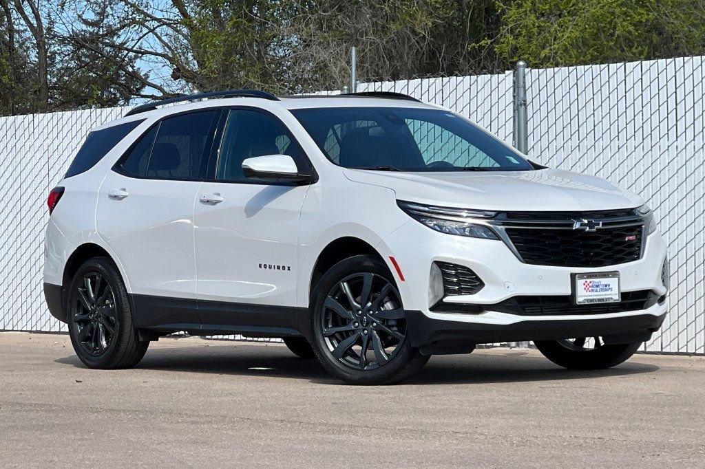 Used 2023 Chevrolet Equinox RS w/ RS Leather Package AWD/4WD image 2