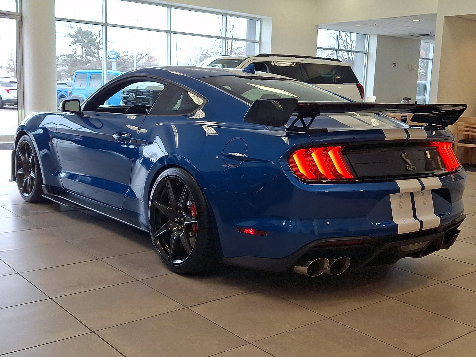 Used 2020 Ford Mustang Shelby GT500 w/ Carbon Fiber Track Pack image 4