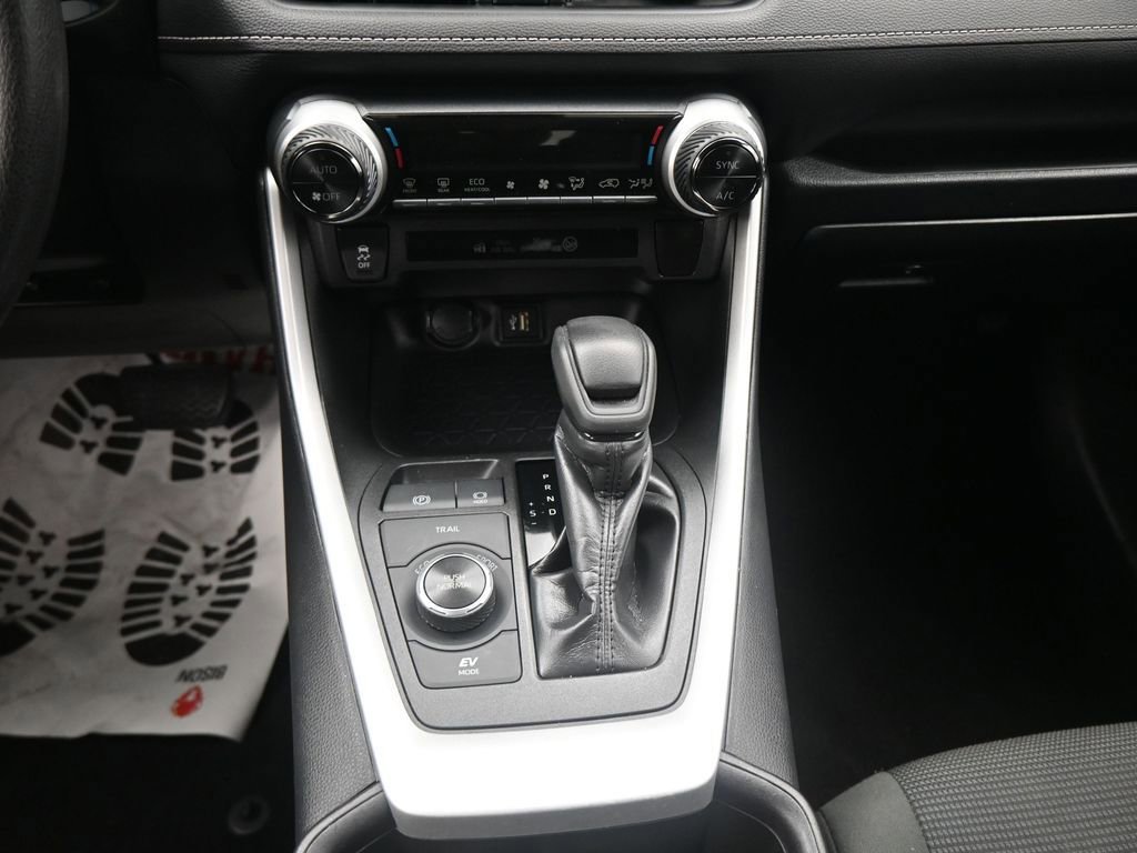 Used 2025 Toyota RAV4 LE image 3