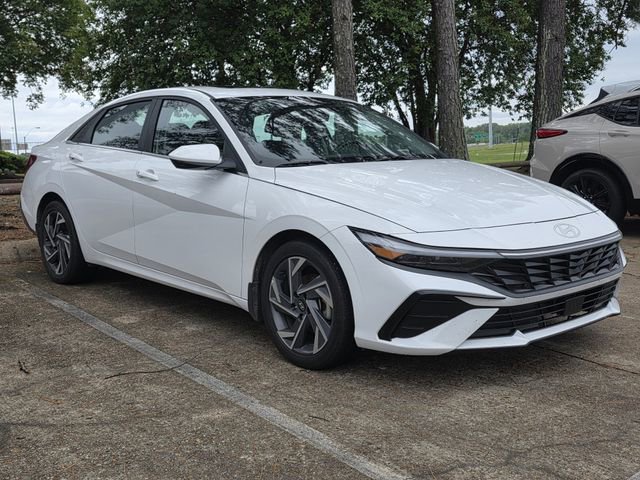Used 2024 Hyundai Elantra SEL w/ Convenience Package FWD image 19